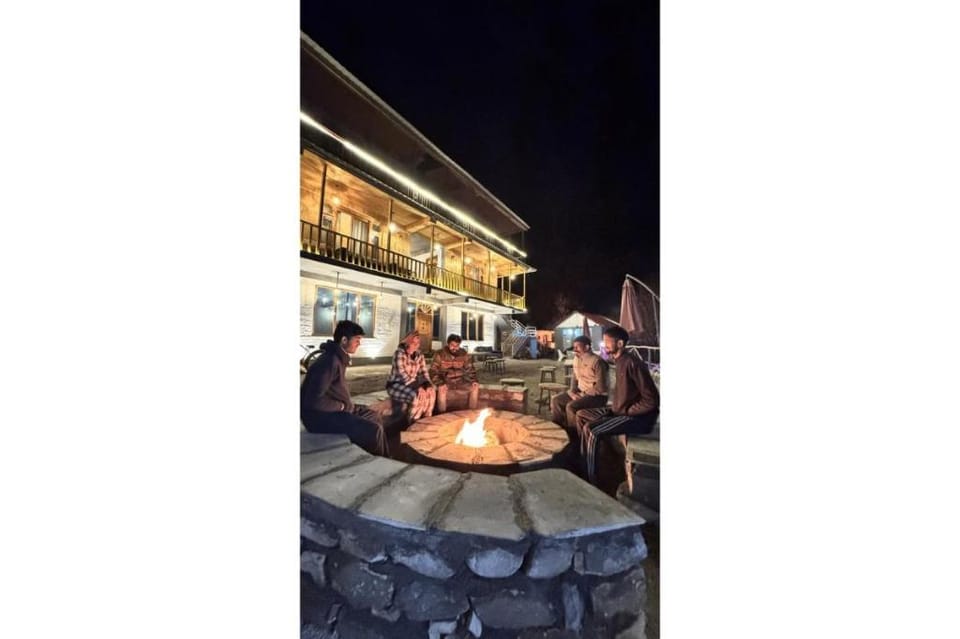 Hostay Tirthan Hotel in Himachal Pradesh