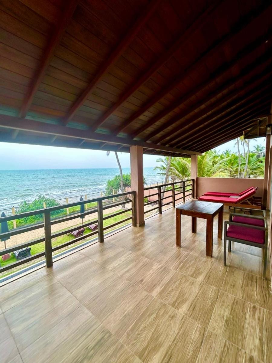 Reef Bungalow Private Villa, 6 bedrooms Villa in Western Province