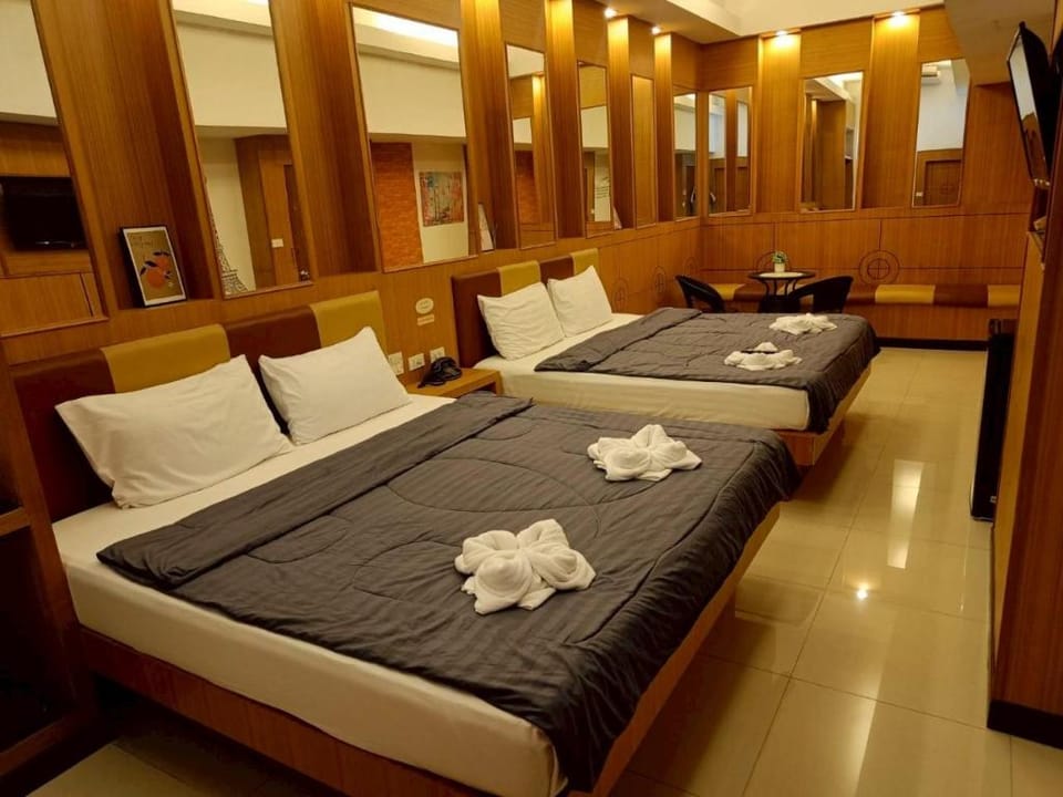 Hi End Hotel Sriracha Resort in Chon Buri Changwat