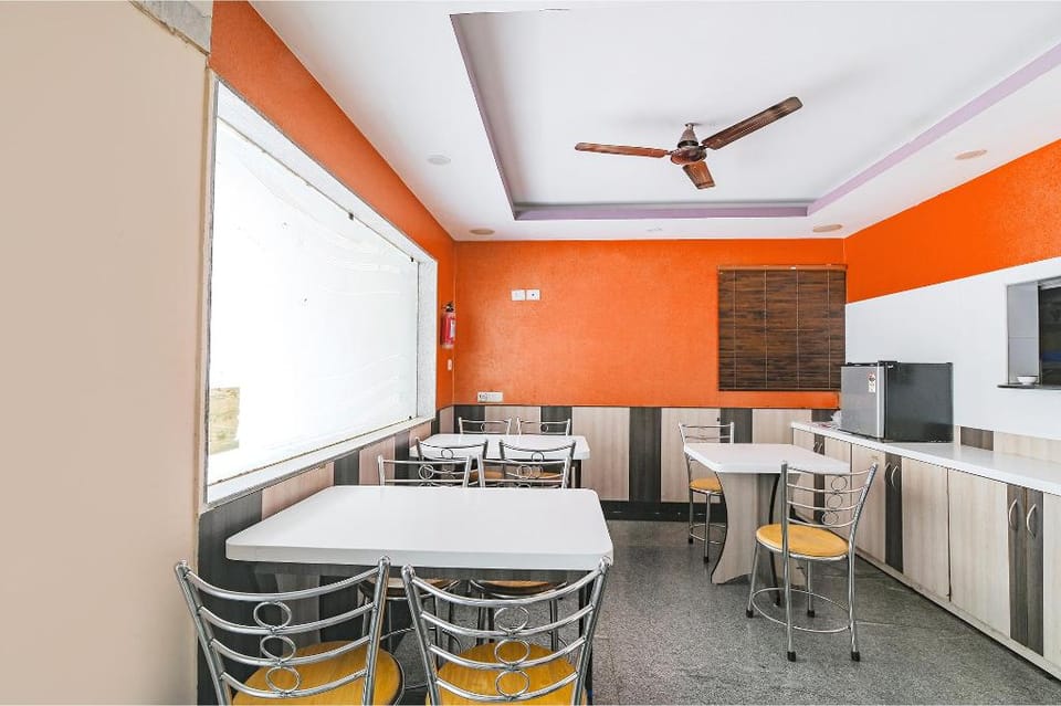 FabHotel VRJ Residency, 500M from Chennai Trade Center Hotel in Chennai