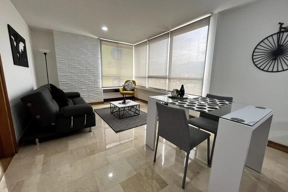 Excelente Ubicación  El Poblado 215MB WiFi A/C Vacation rental in Medellin