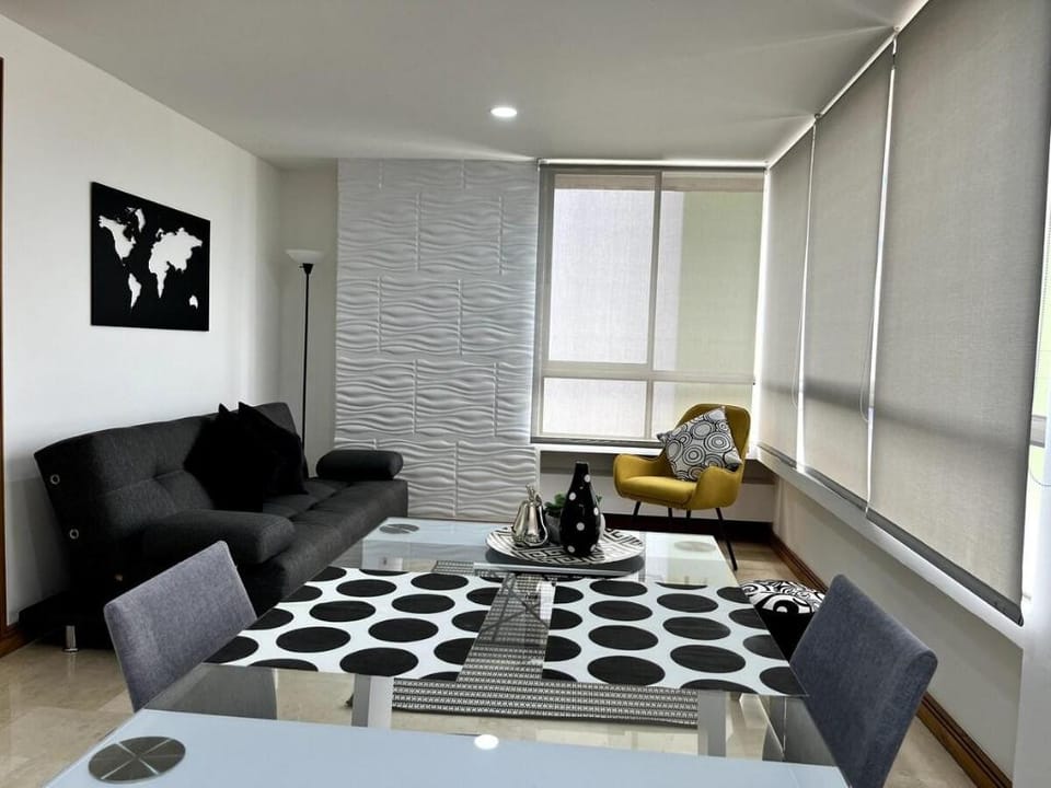Excelente Ubicación  El Poblado 215MB WiFi A/C Vacation rental in Medellin