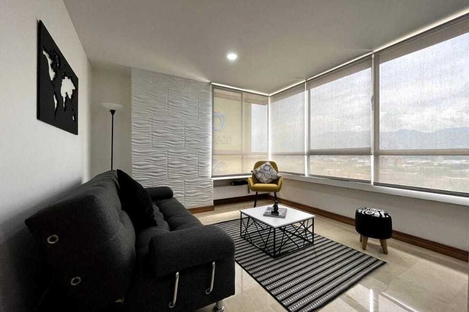 Excelente Ubicación  El Poblado 215MB WiFi A/C Vacation rental in Medellin