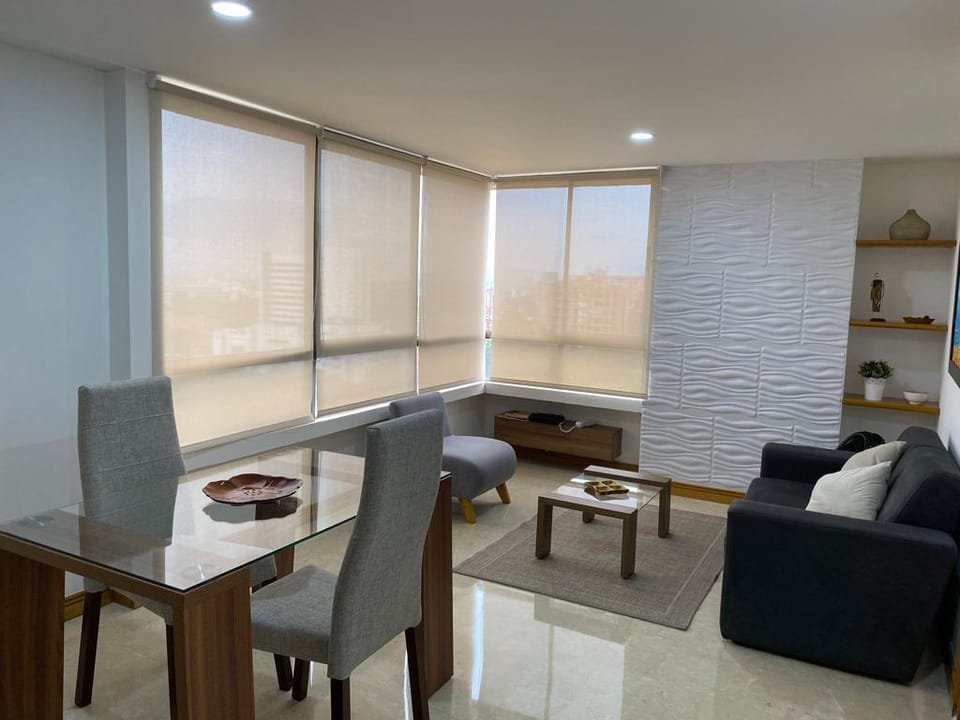 Apto En El Poblado Hermosa Vista 340MB WiFi A/C Vacation rental in Medellin