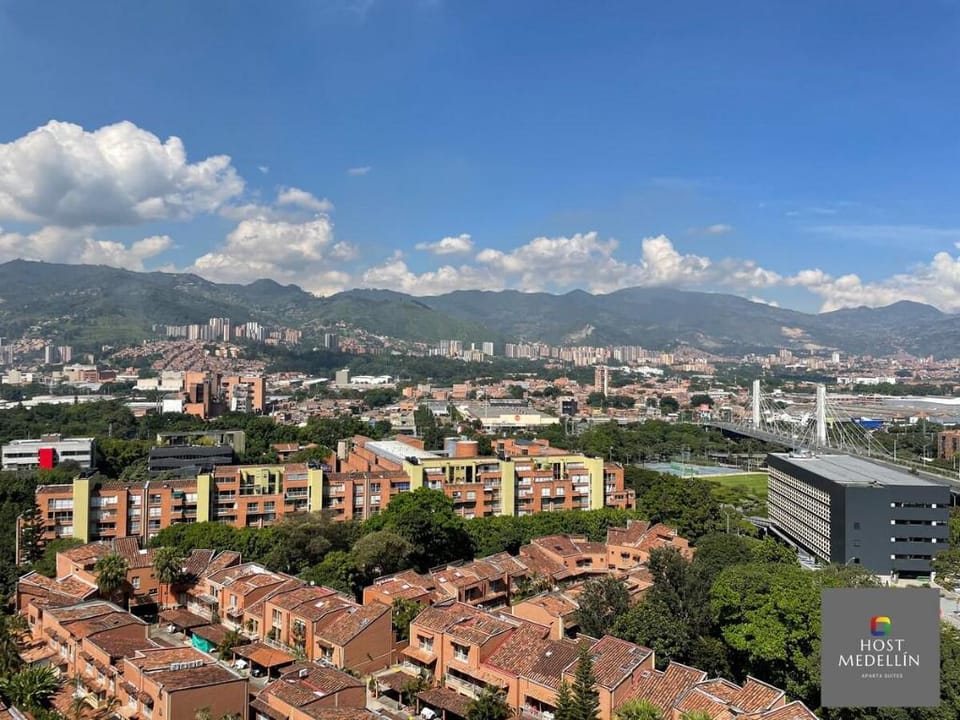 WiFi 234 MB El Poblado Excelente Ubicación AC Vacation rental in Medellin