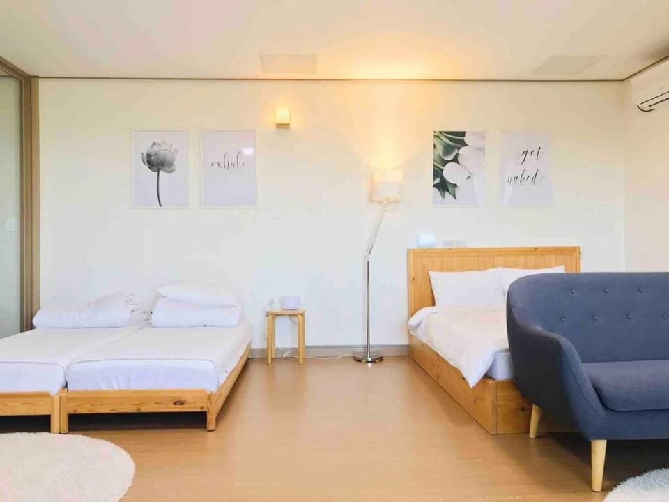 Bijarim_pension 천년비자 펜션 제주 힐링숲 비자림 입구 먼바다전망 201호 Vacation rental in South Korea