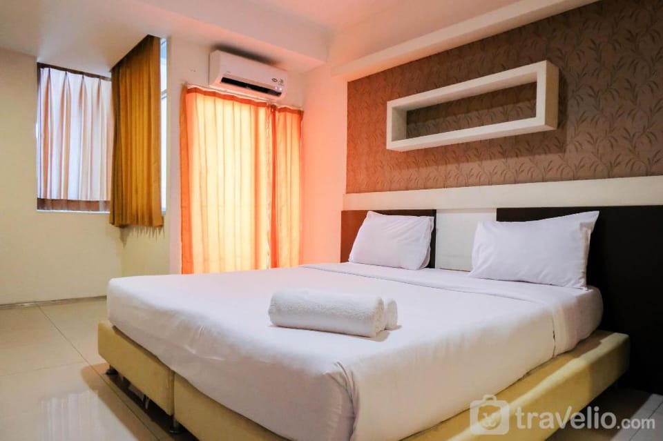 Cozy Homey Studio High Point Serviced By Travelio Apartment in Surabaya