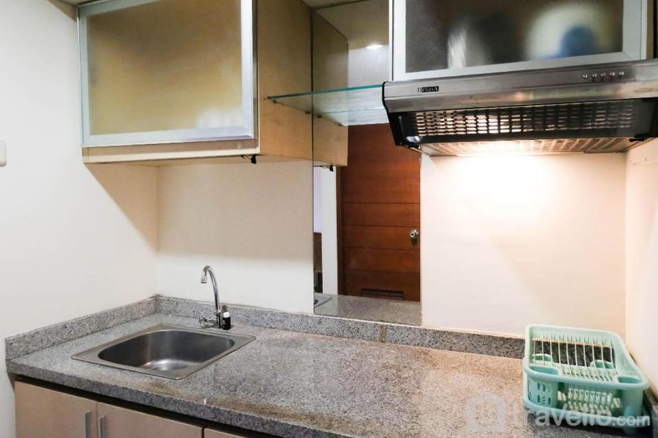 Cozy Homey Studio High Point Serviced By Travelio Apartment in Surabaya