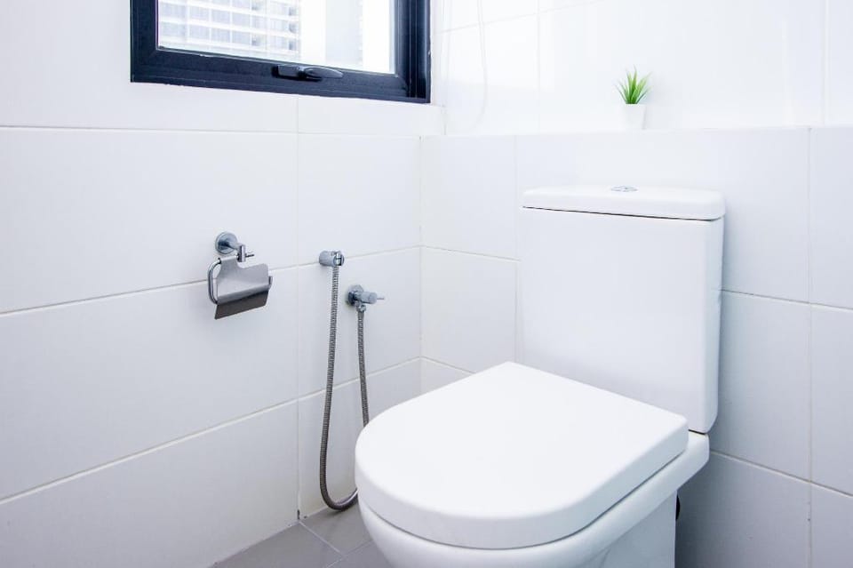Sunrise & SeaView Spacious 2BR Duplex Unit@Gurney Apartment in George Town