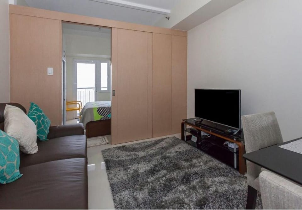 Blowing in the Wind - Deluxe Lake View Apartment Apartment in Tagaytay
