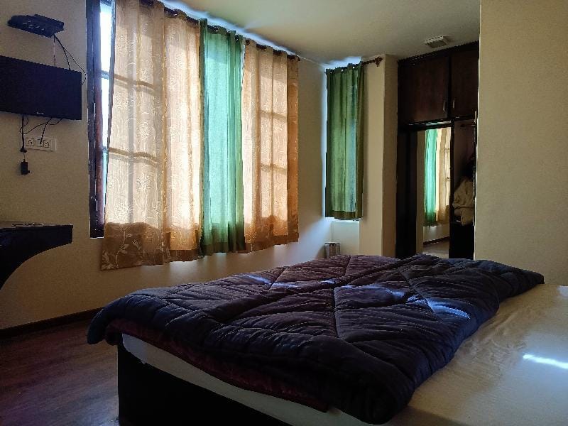 Hot stuff Hotel Restaurant and Bar  Villa in Himachal Pradesh