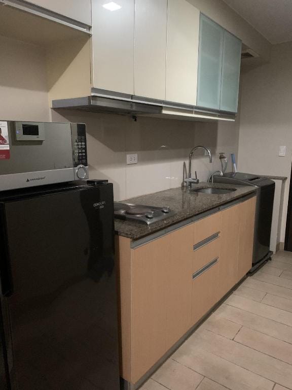 A modern Chic unit w/Netflix,Vivamax & Strong wifi Apartment in Quezon City
