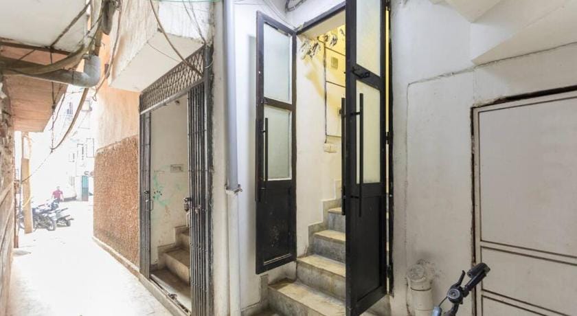 Studio 37 HKV with private terrace access Vacation rental in New Delhi