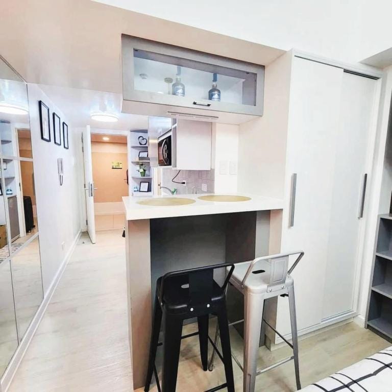 City & Arayat view WiFi Netflix by J&M Staycation  Apartment in Calabarzon