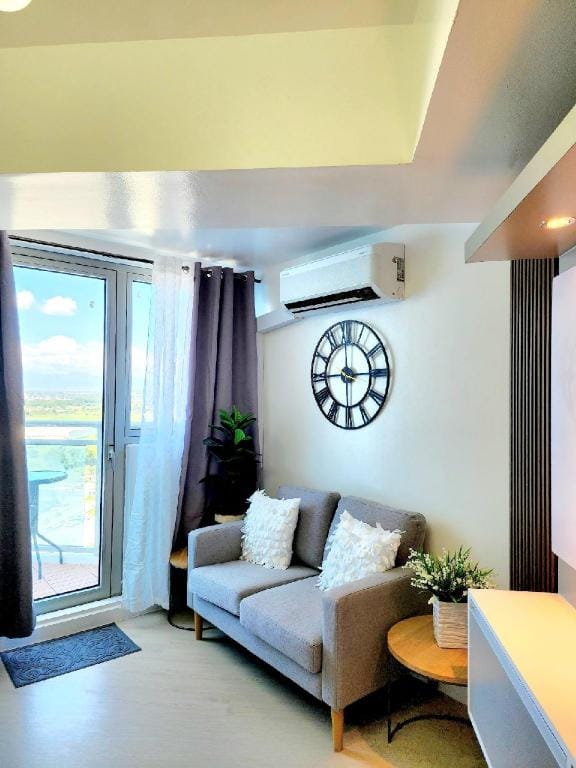 City & Arayat view WiFi Netflix by J&M Staycation  Apartment in Calabarzon