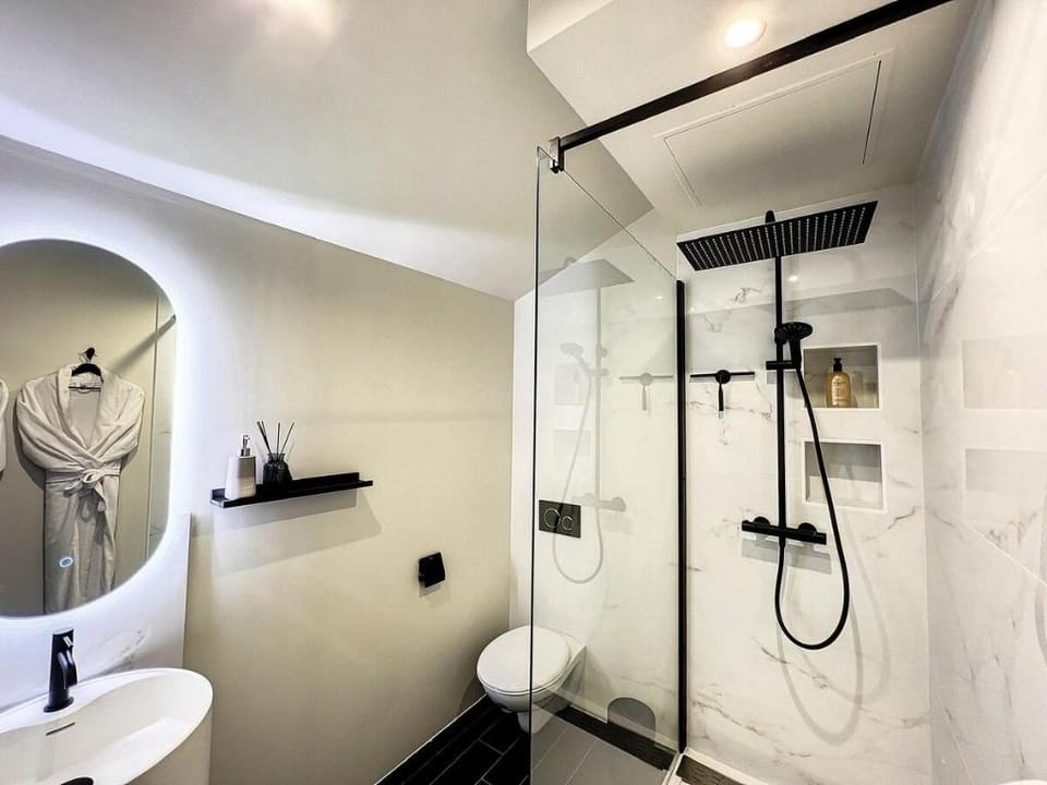 Suite Rouge baiser - Spa balnéothérapie Apartment in Saint-Étienne