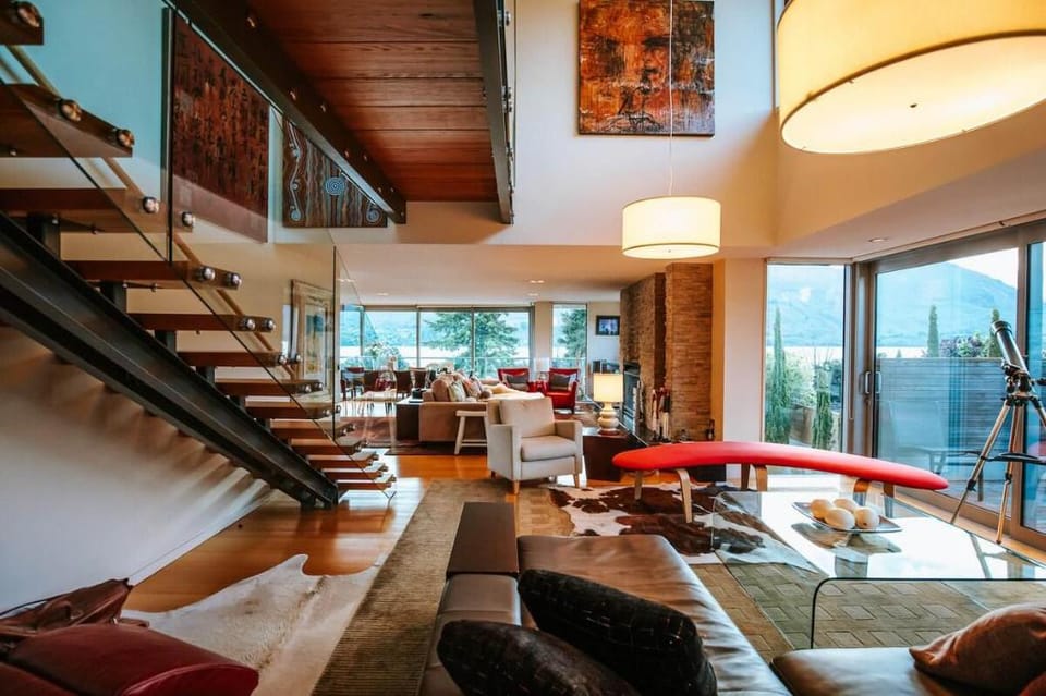 Lakeside Road - Sleeps 10 - Lakefront property Vacation rental in Wanaka