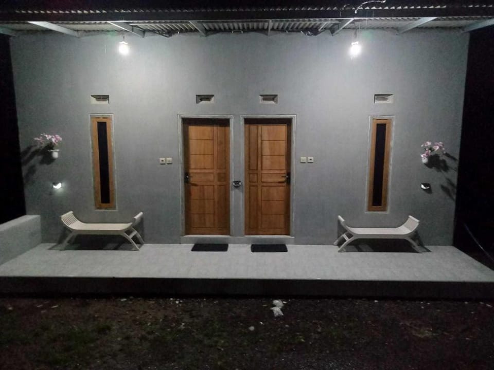 EXPRESS O 91901 Homestay Irish Irish Hotel in East Java