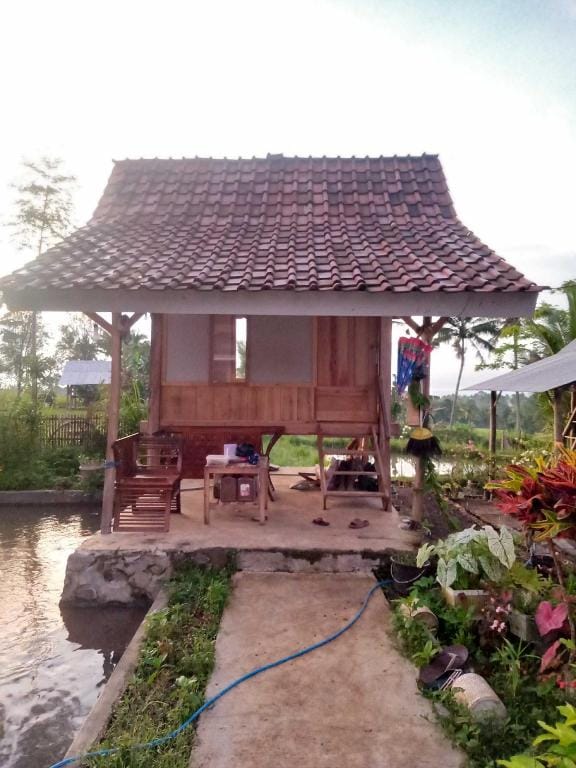 EXPRESS O 91901 Homestay Irish Irish Hotel in East Java