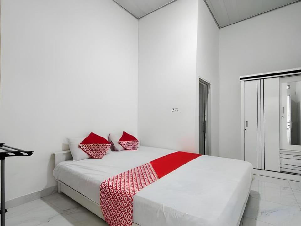 OYO 91886 Bfs Homestay Syariah Hotel in Indonesia