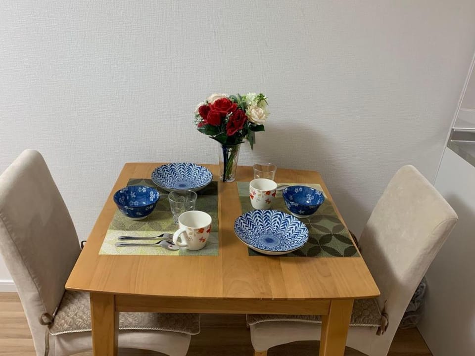 Rosenheim Ryokan Twin Room B 3-minute walk from Okubo Station, Shinjuku-ku, Tokyo Free Wi-Fi Vacation rental in Shinjuku