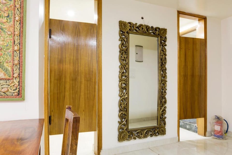 Studio 37 HKV with additional beautiful glass room Apartment in New Delhi
