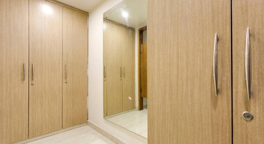 Studio 37 HKV with additional beautiful glass room Apartment in New Delhi
