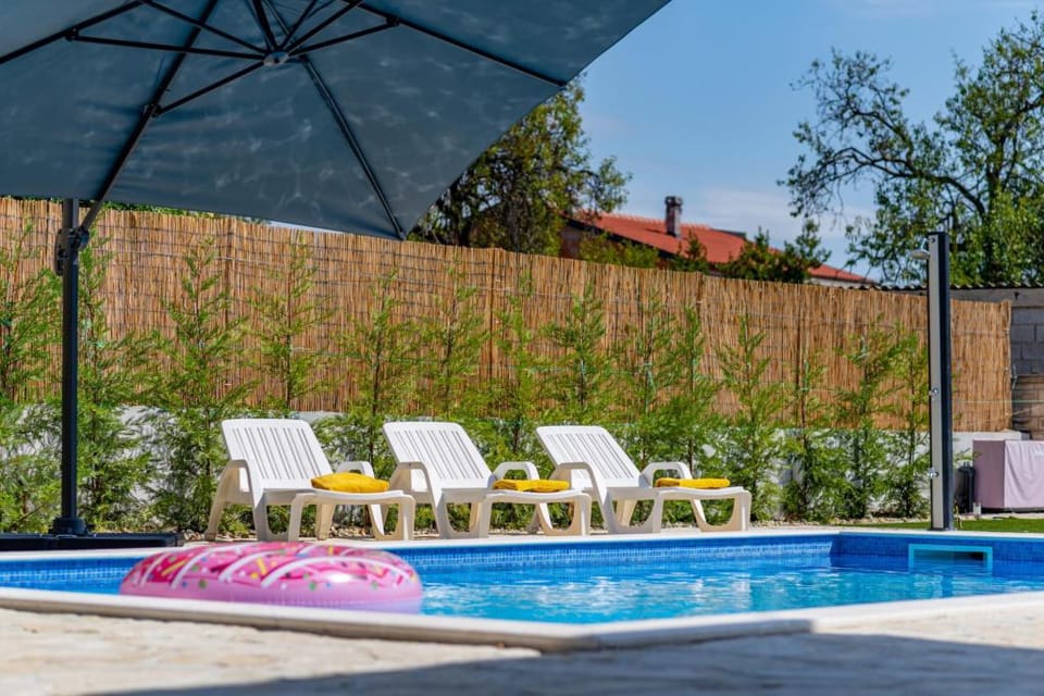 Villa Heaven, 12 pax, rural area, heated pool, playground for kids, wine cellar Apartment in Šibenik-Knin County, Croatia