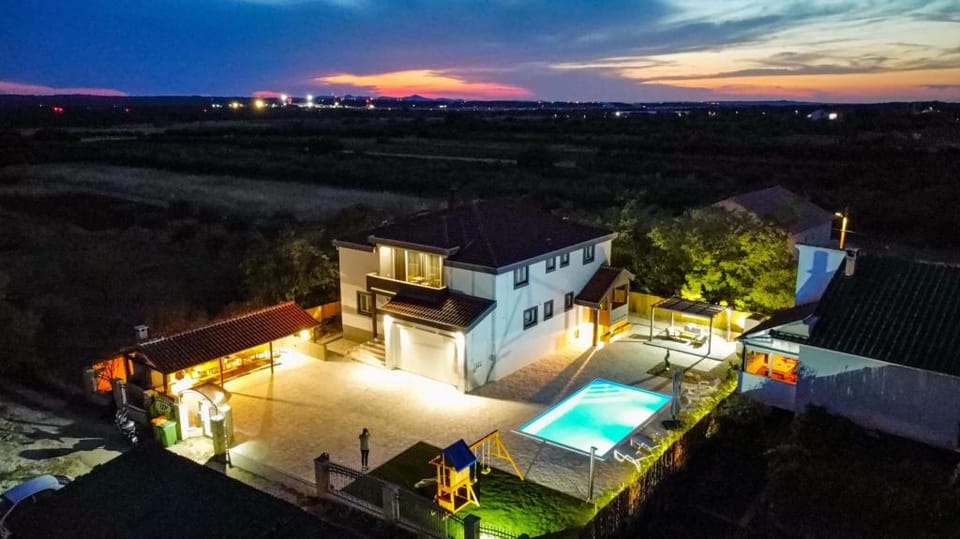 Villa Heaven, 12 pax, rural area, heated pool, playground for kids, wine cellar Apartment in Šibenik-Knin County, Croatia