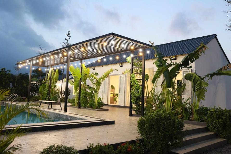 Lakeside Villa Chuong My Hanoi Villa in Laos