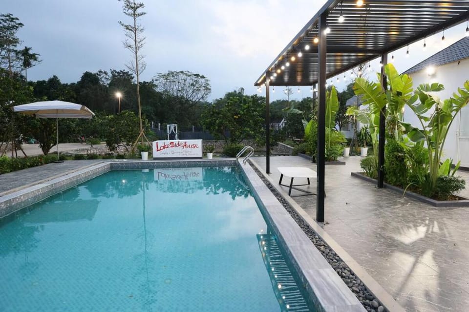 Lakeside Villa Chuong My Hanoi Villa in Laos