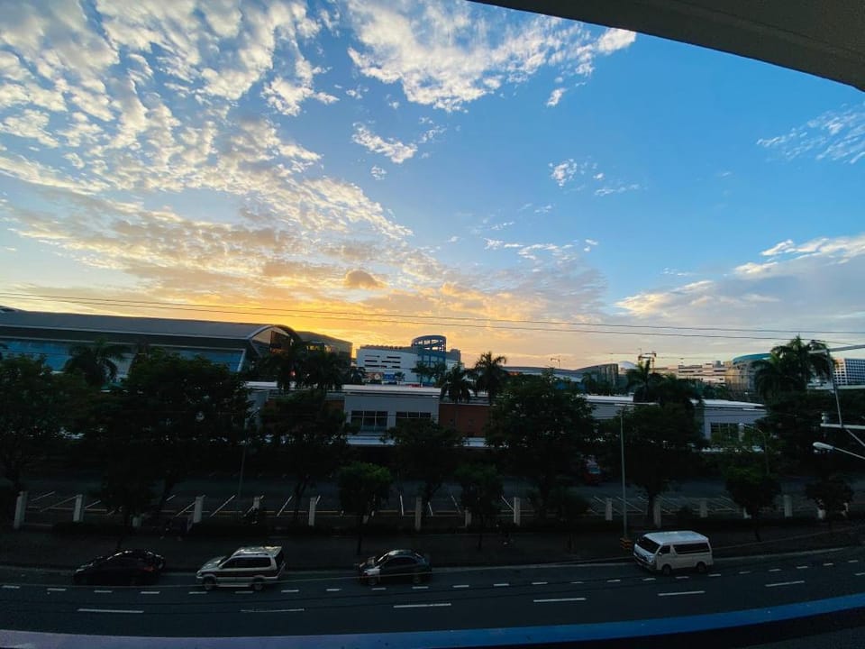Max Sea Staycation Apartment in Pasay
