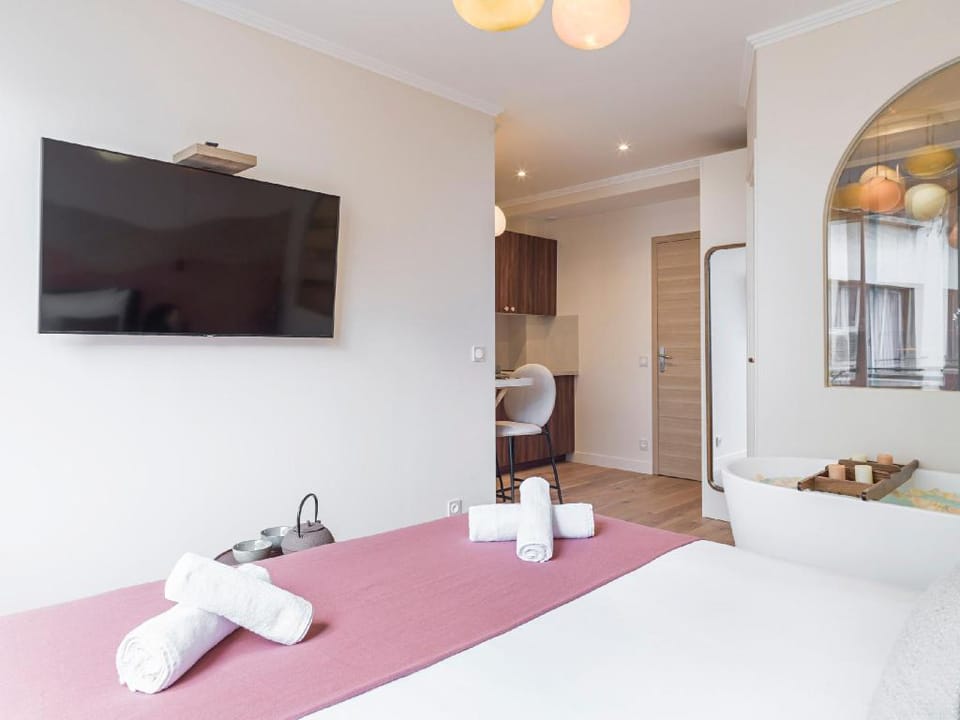 Ms.Champs Elysées Avenue Apartment in Paris