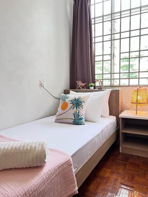 EE's Summer House | Homestay 3 min walk to beach  Apartment in Batu Ferringhi, Penang, Malaysia