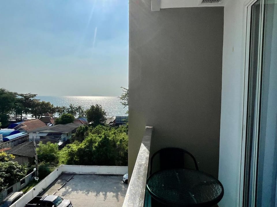C sky paradise@The Blu X (High Floor)Seaview Apartment in Chon Buri Changwat