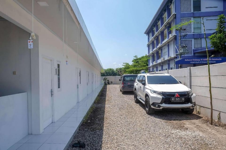 RedDoorz near Tugu Kartasura Hotel in Special Region of Yogyakarta
