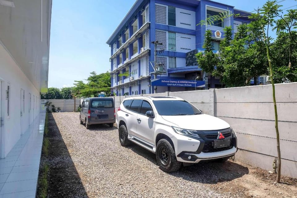 RedDoorz near Tugu Kartasura Hotel in Special Region of Yogyakarta