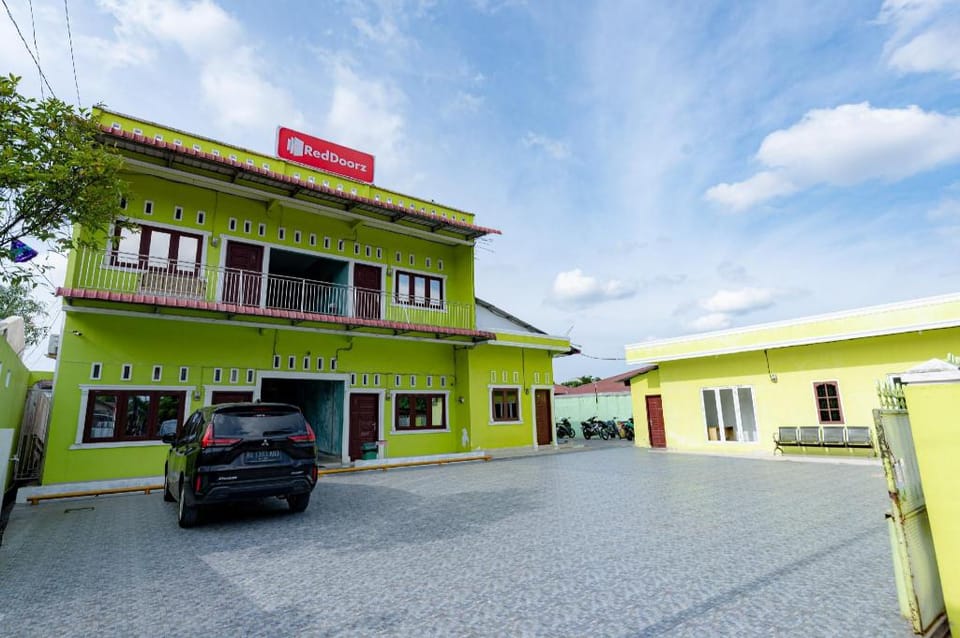 RedDoorz Syariah near UISU Medan Hotel in Indonesia