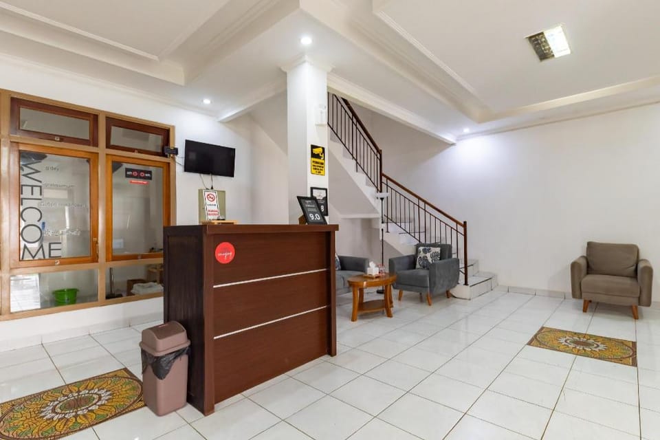 RedDoorz Plus near Universitas Maranatha Bandung 2 Hotel in Parongpong