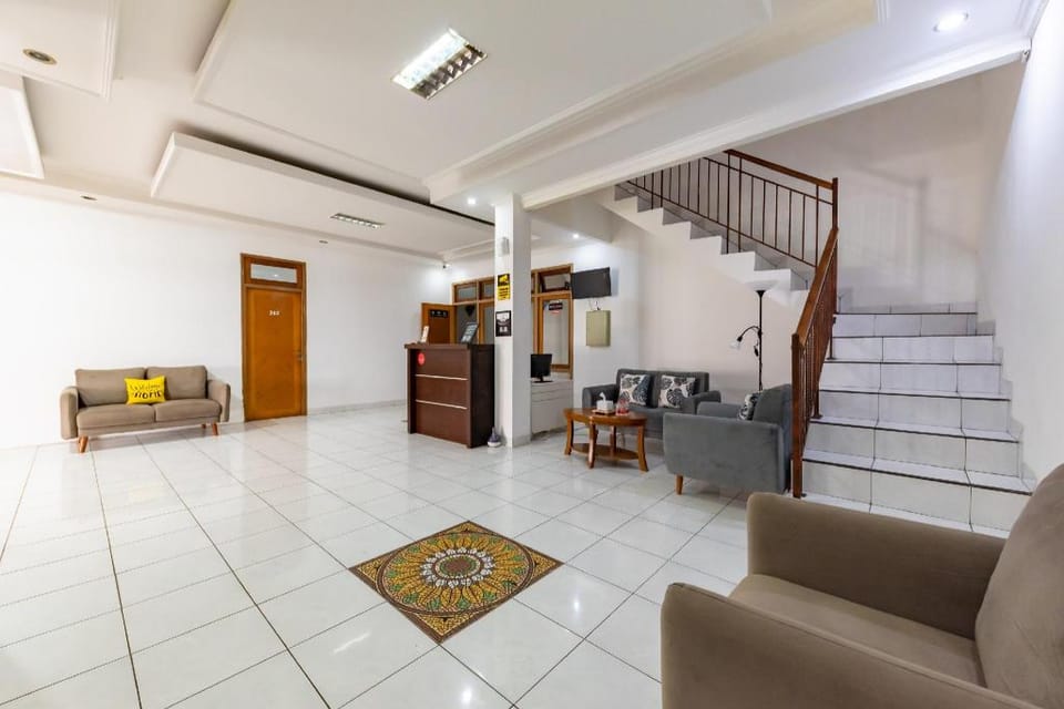 RedDoorz Plus near Universitas Maranatha Bandung 2 Hotel in Parongpong