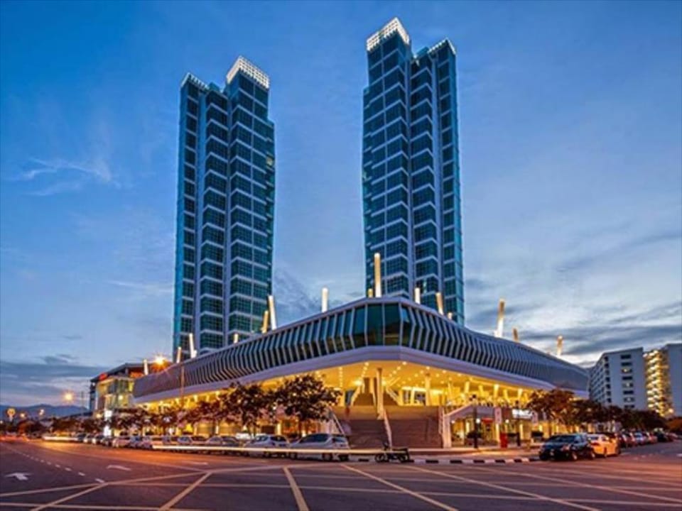 Maritime @ Sunrise+Sea View 105 Apartment in George Town