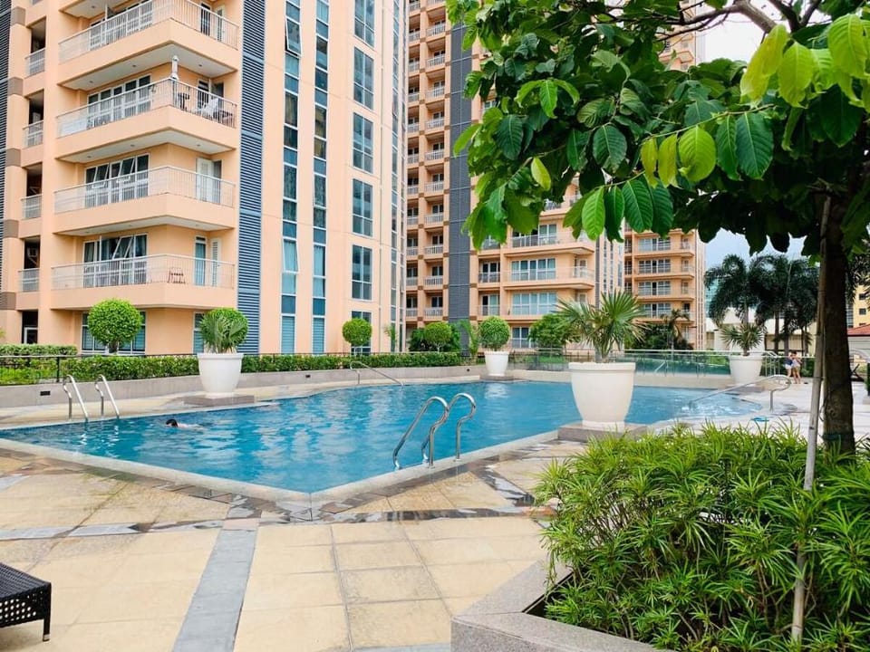 RARE Executive Unit at The Venice Luxury W/Balcony Vacation rental in Makati