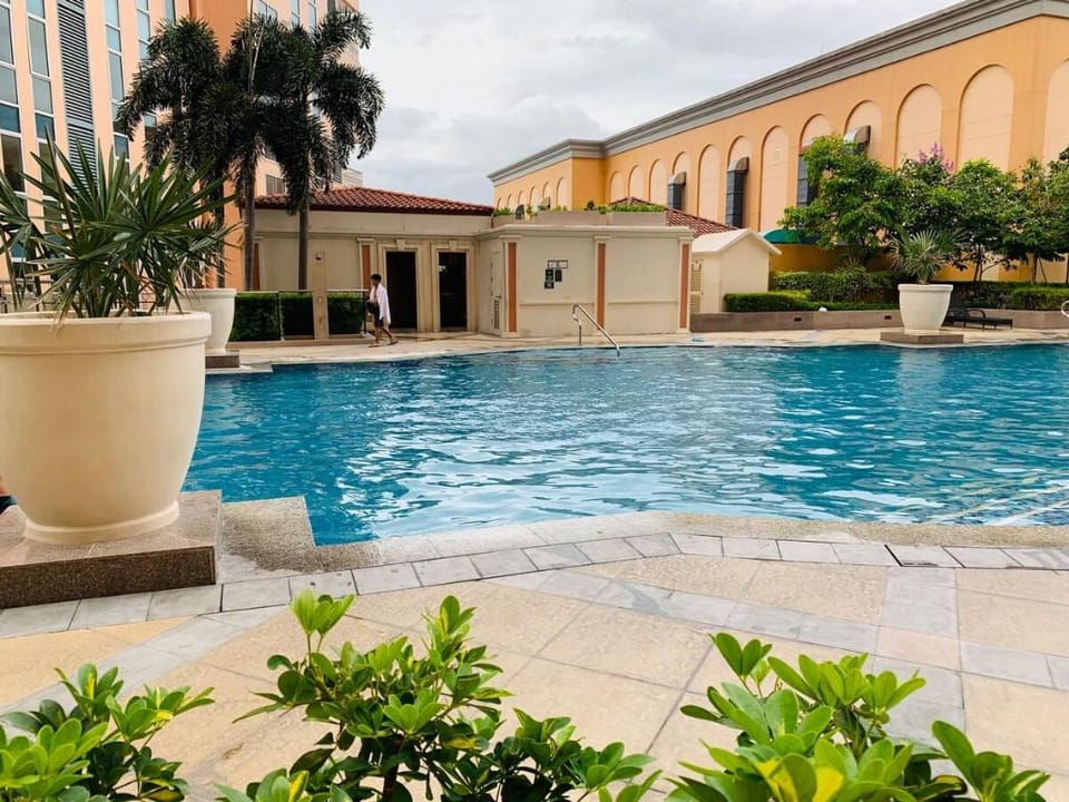 RARE Executive Unit at The Venice Luxury W/Balcony Vacation rental in Makati