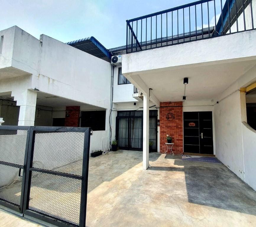 Cozy House 4 Room10Pax (TS) @ALMA BM Vacation rental in Penang