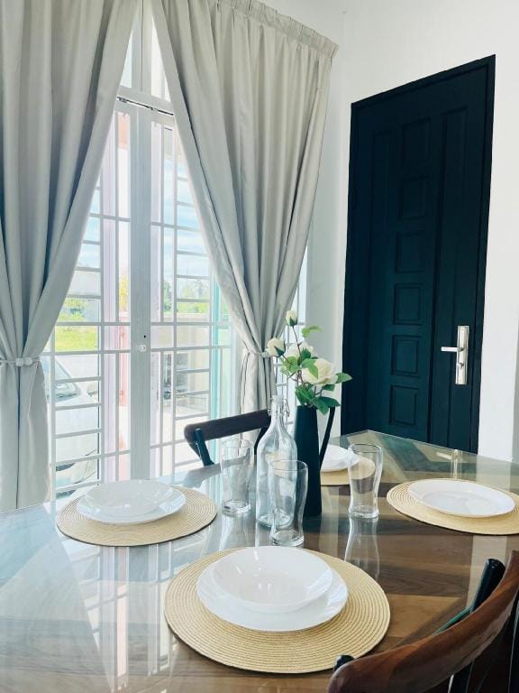 AR Homestay (Spacious, Near UMT, WI-FI, AndroidTV) Vacation rental in Terengganu, Malaysia