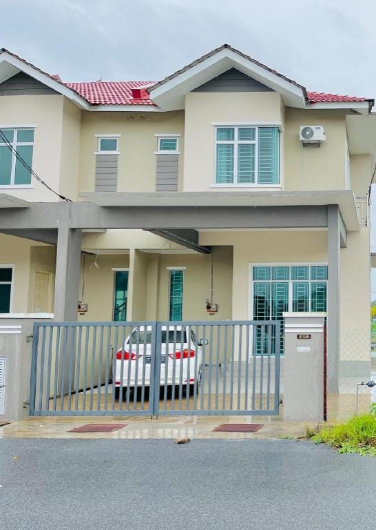 AR Homestay (Spacious, Near UMT, WI-FI, AndroidTV) Vacation rental in Terengganu, Malaysia