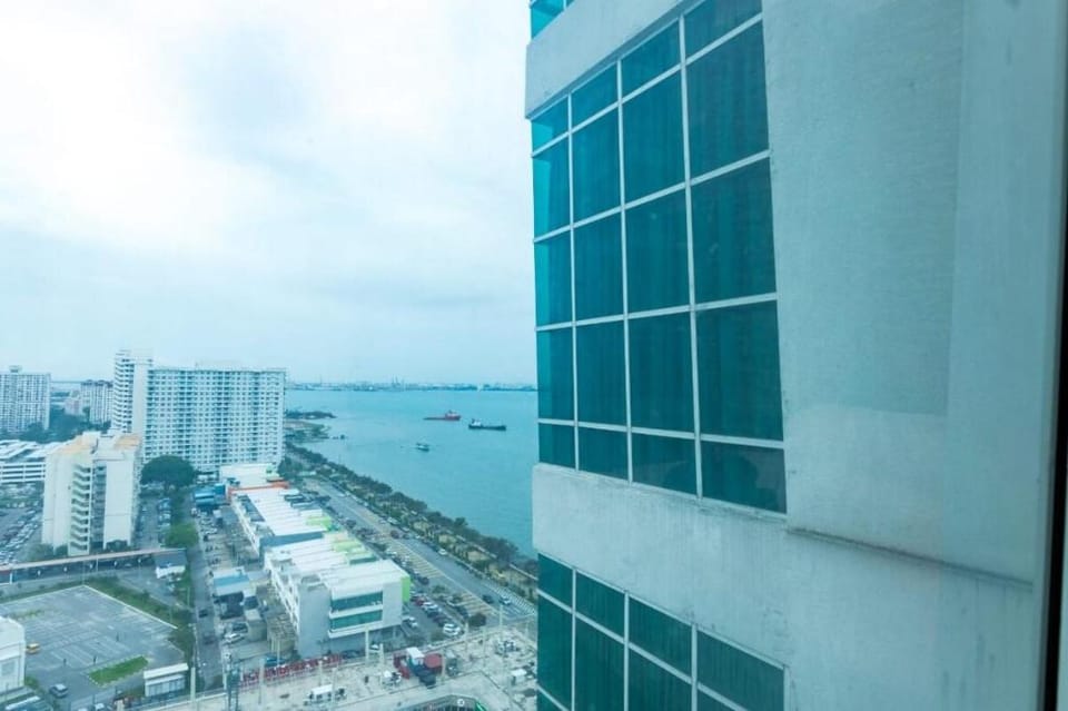 Maritime Seaview 10 Pax 121 Vacation rental in George Town