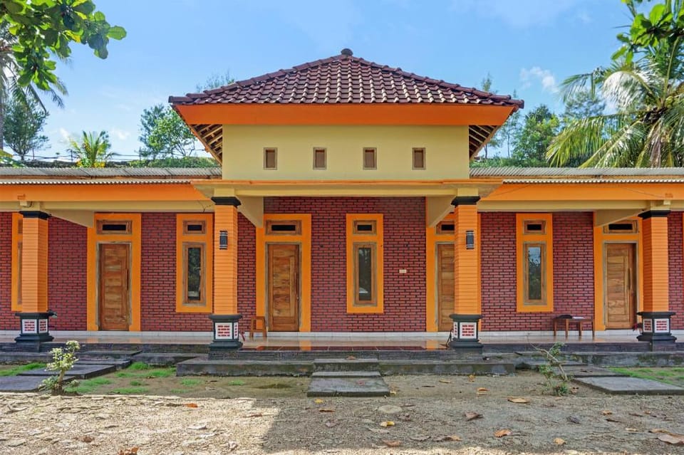 OYO Life 91988 Azka Homestay Klayar Hotel in East Java