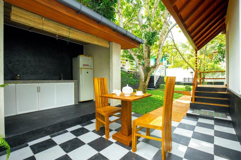 Kurumba Luxury Cabin Bed and Breakfast in Ahangama