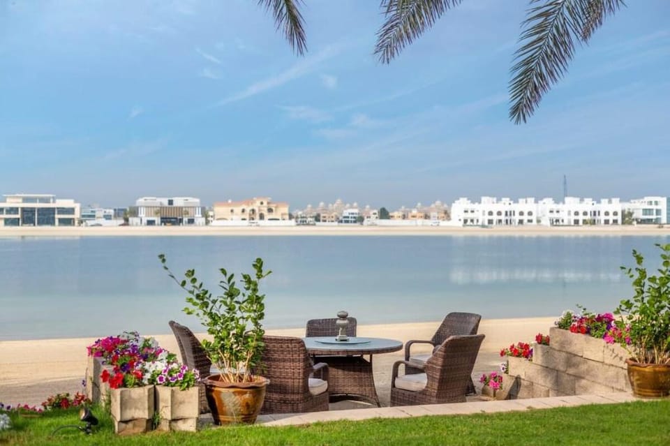 Ultra Lux 6BR Villa w theater private beach & pool Villa in Dubai